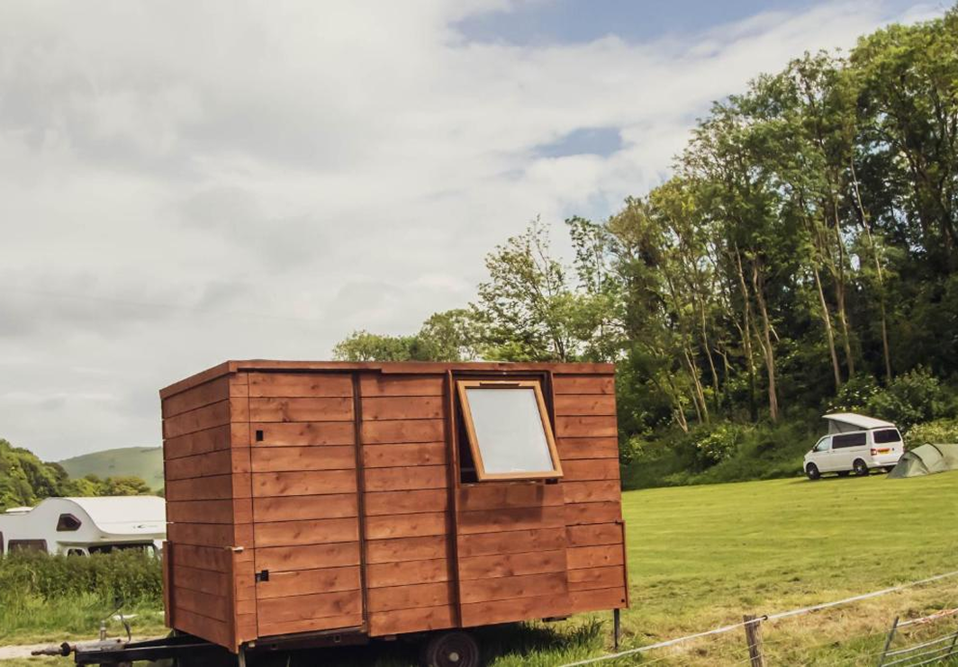 Leto Shepherds Hut (Glamping Bell Tent)