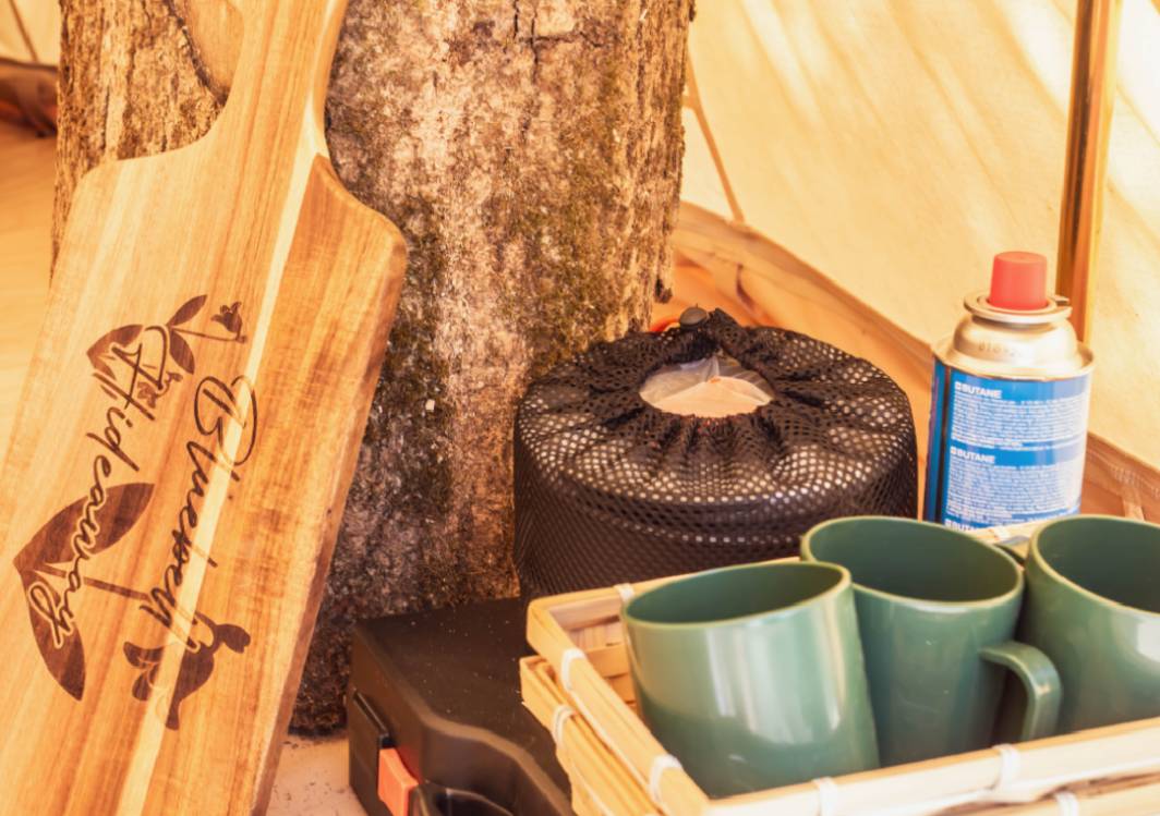 Leto Shepherds Hut (Glamping Bell Tent)